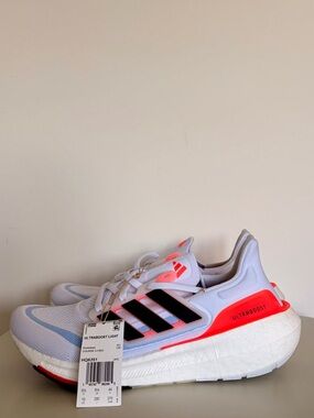 Adidas Ultraboost Light Men’s Running Shoes - NWT Size 10 (HQ6351)